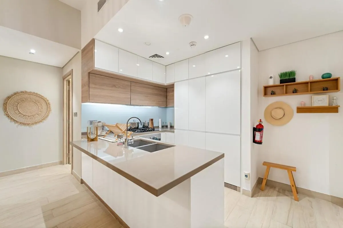 First Class 1Br Elegant Marina Hideaway Dubai Apartment
